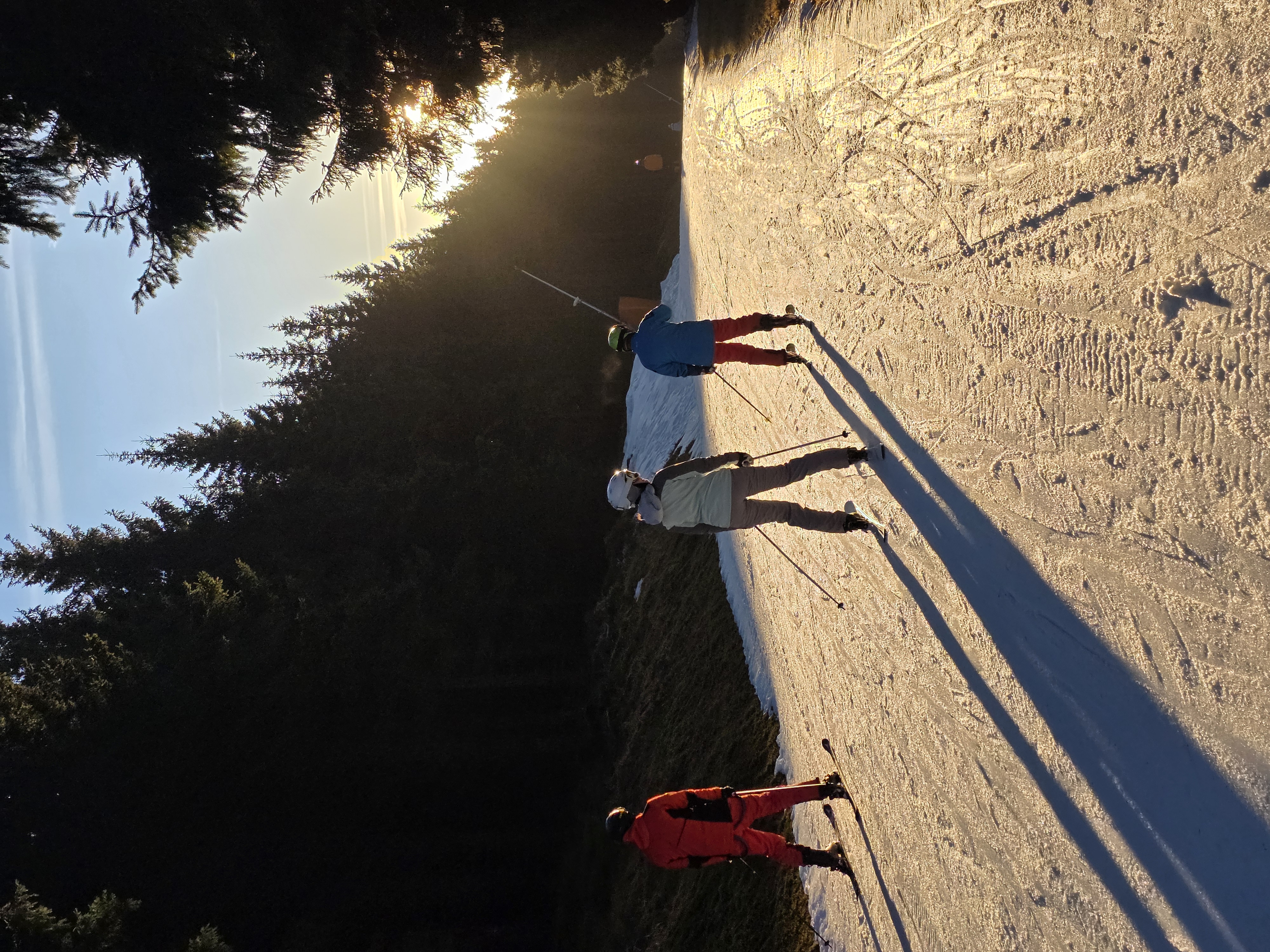 Máme další kvalifikované instruktory lyžování a snowboardingu